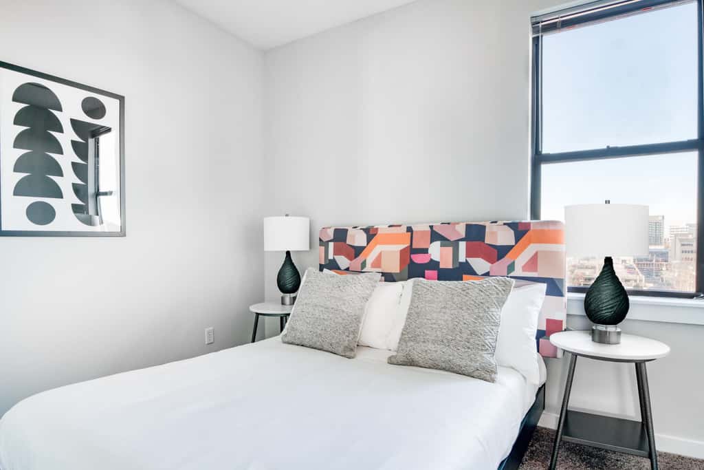 CozySuites Music Row Bold 1BR in Midtown Nashville
