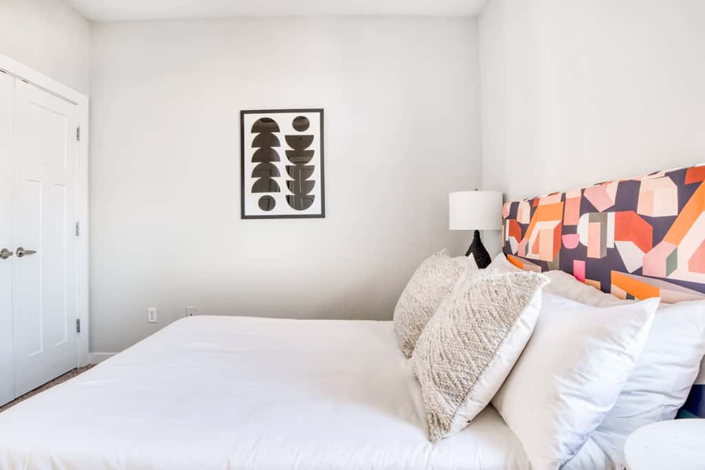 CozySuites Music Row Bold 1BR in Midtown Nashville