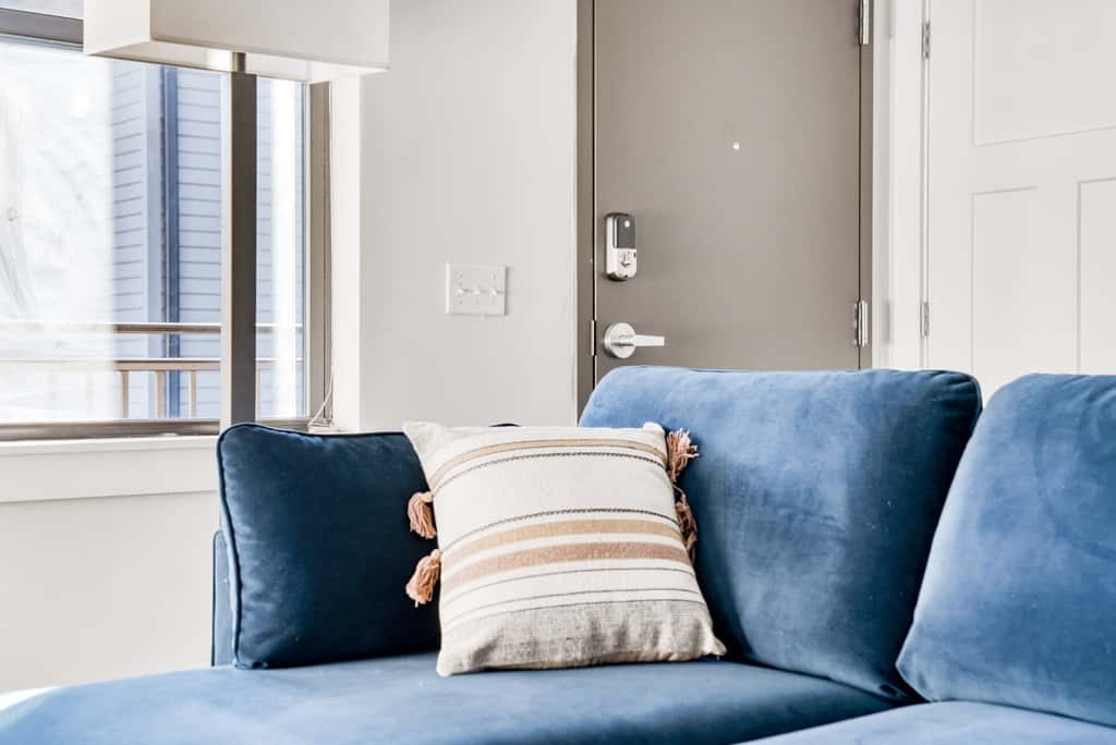CozySuites Music Row Bold 1BR in Midtown Nashville