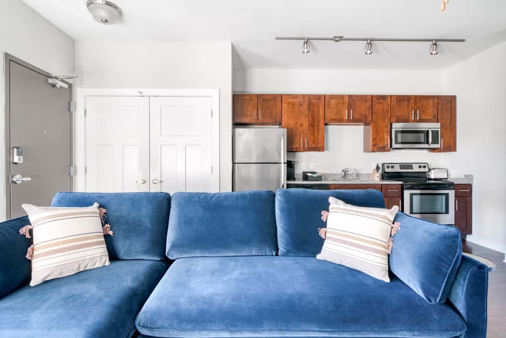 CozySuites Music Row Bold 1BR in Midtown Nashville