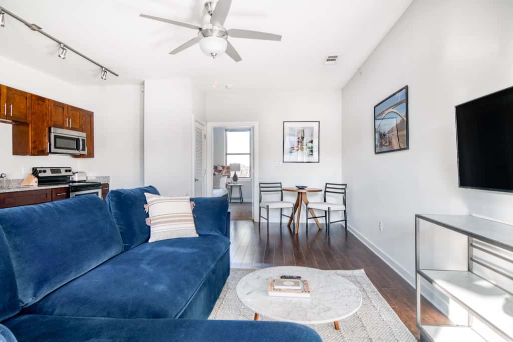 CozySuites Music Row Bold 1BR in Midtown Nashville