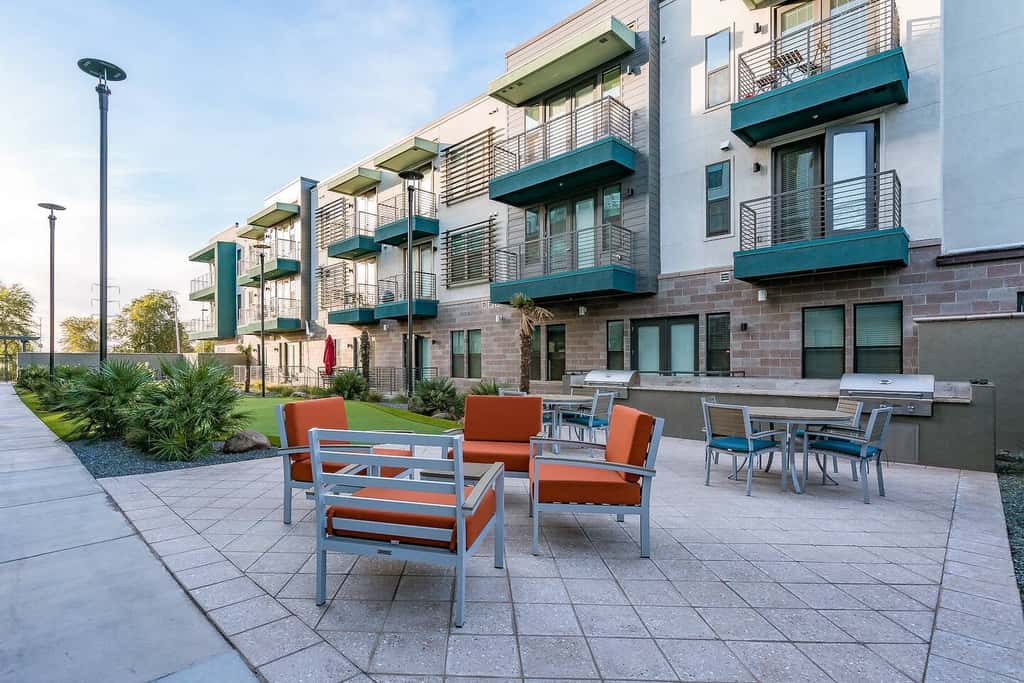 Stylish 2BR CozySuites | Town Lake Waterfront