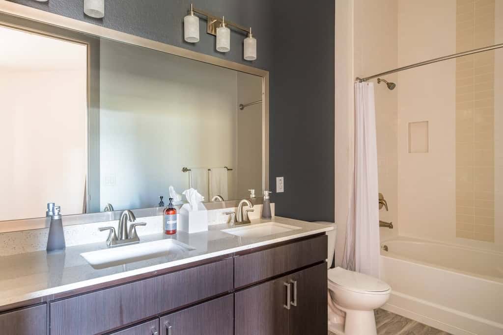 Stylish 2BR CozySuites | Town Lake Waterfront