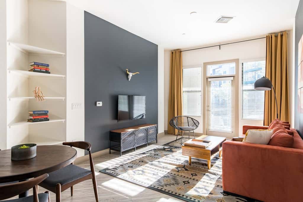 Stylish 2BR CozySuites | Town Lake Waterfront