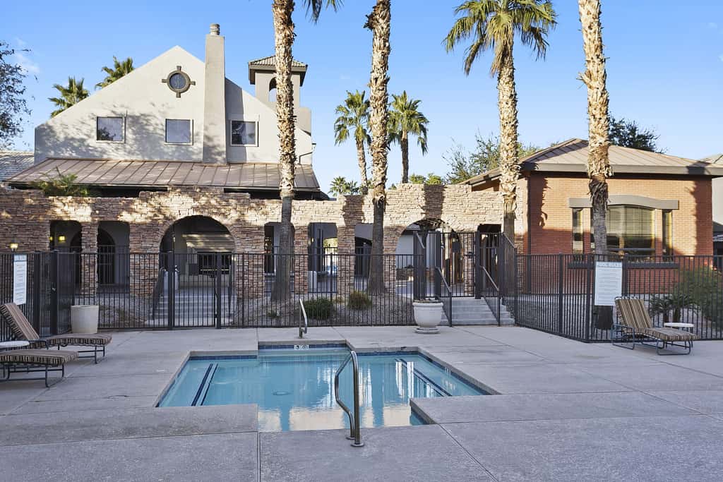 CozySuites Chandler 2BR with 2 pools and Jacuzzi