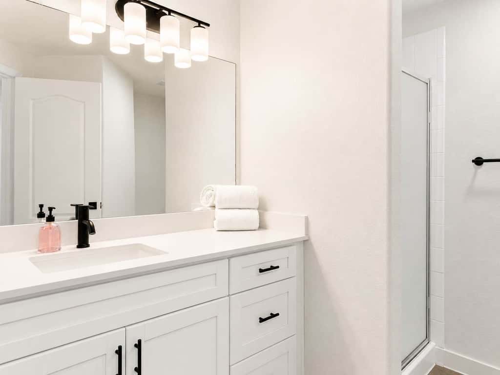 CozySuites Chandler 2BR with 2 pools and Jacuzzi