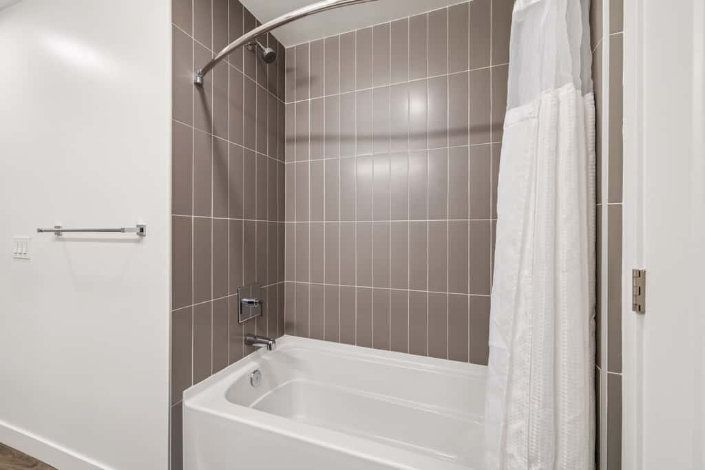TWO CozySuites Adeline - 4BR