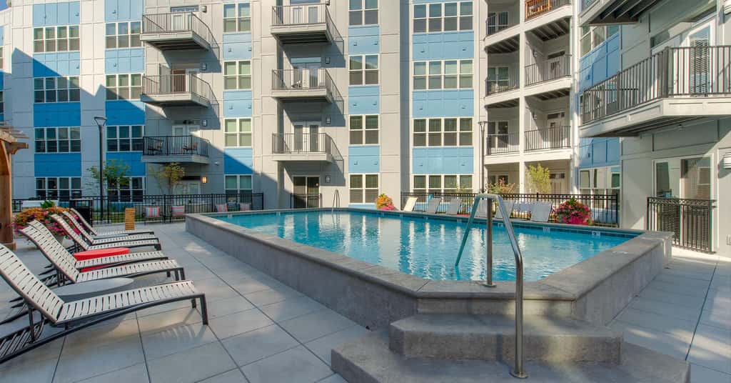 CozySuites - Penrose on Mass w/ pool & parking #5