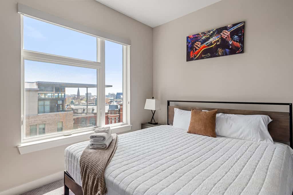 CozySuites - Penrose on Mass w/ pool & parking #5