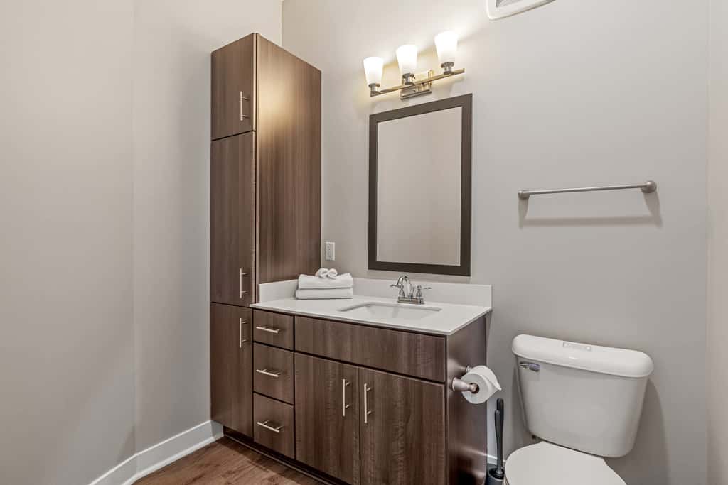 CozySuites - Penrose on Mass w/ pool & parking #5