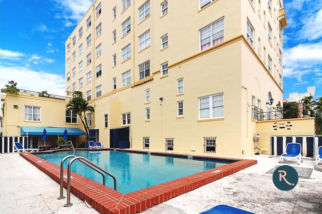 Roami 2br at The Alamac Pool Near the Beach