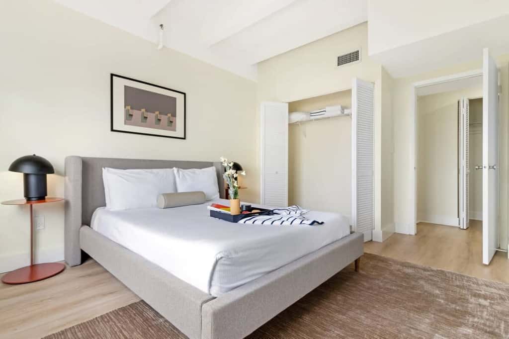 Roami 2br at The Alamac Pool Near the Beach