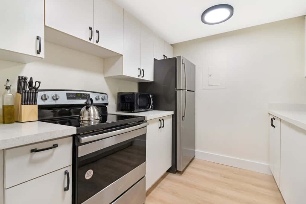 Roami 2br at The Alamac Pool Near the Beach