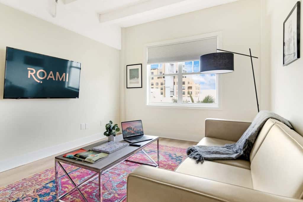 Roami 2br at The Alamac Pool Near the Beach