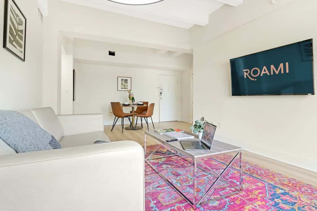 Roami 2br at The Alamac Pool Near the Beach
