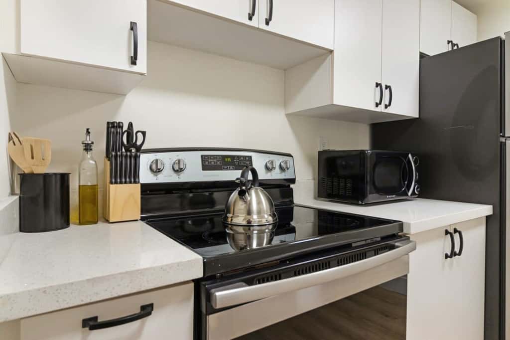 Roami 2br at The Alamac Pool Near the Beach