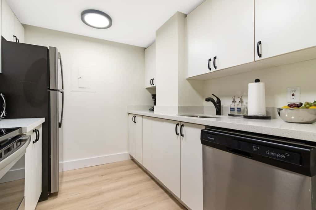Roami 2br at The Alamac Pool Near the Beach