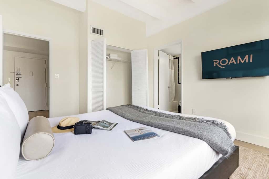 Roami 2br at The Alamac Pool Near the Beach