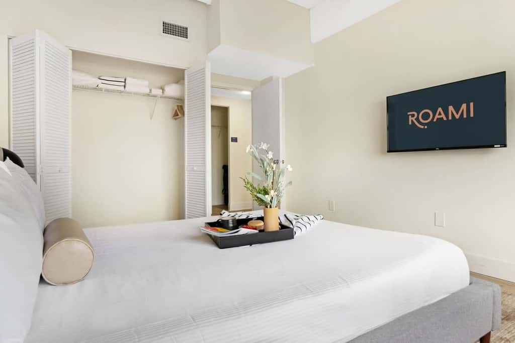 Roami 2br at The Alamac Pool Near the Beach