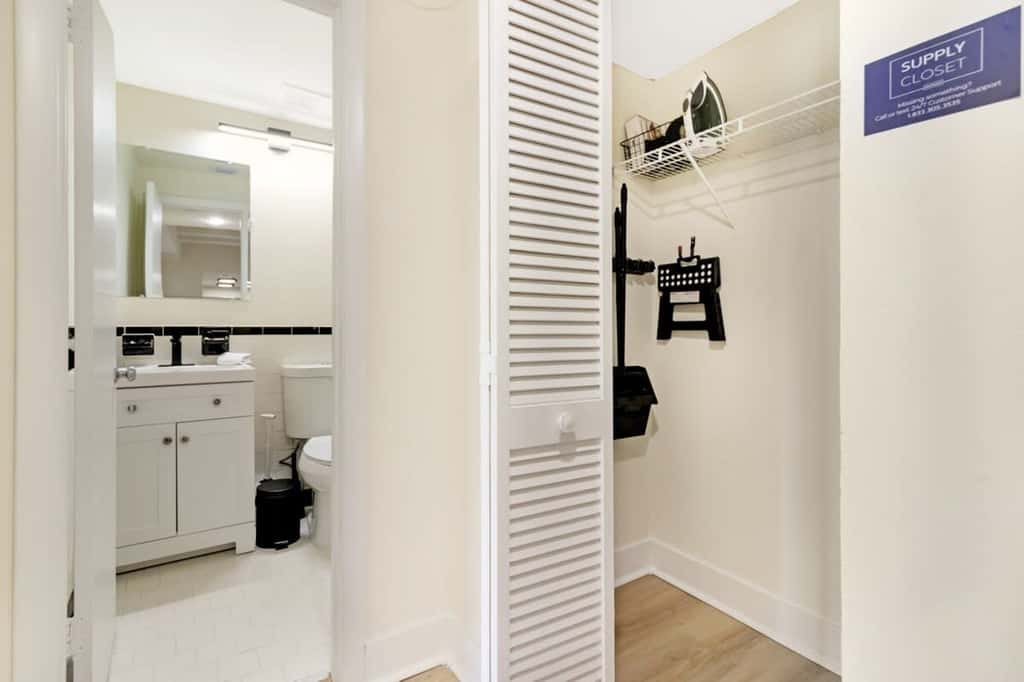 Roami 2br at The Alamac Pool Near the Beach