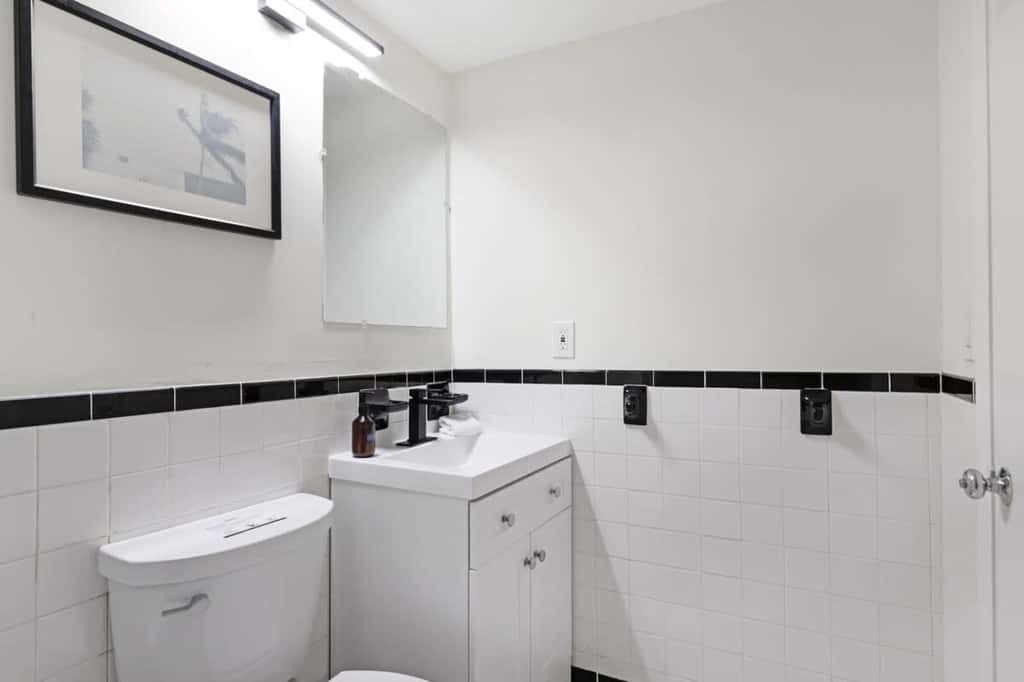 Roami 2br at The Alamac Pool Near the Beach