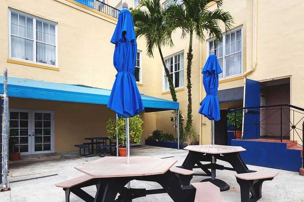 Roami 2br at The Alamac Pool Near the Beach