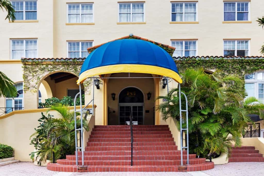 Roami 2br at The Alamac Pool Near the Beach