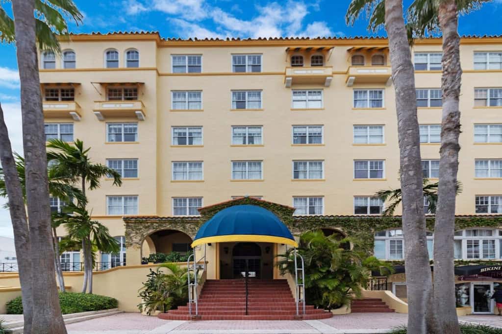 Roami 2br at The Alamac Pool Near the Beach