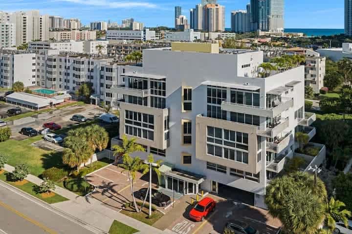Roami at Sunny Isles | Rooftop Pool | 2 BR