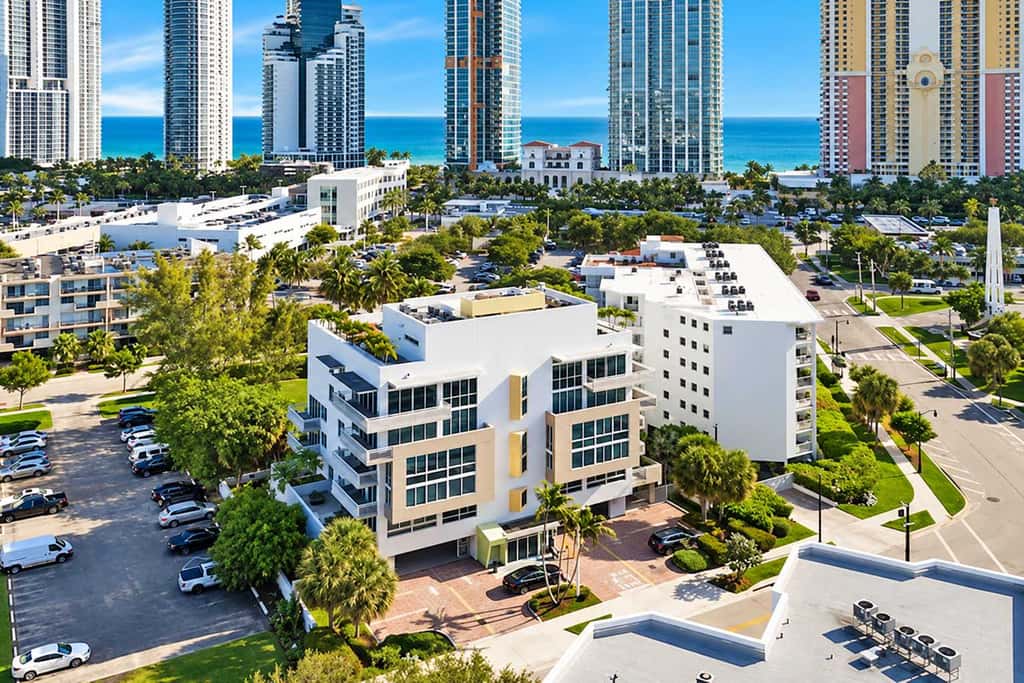 Roami at Sunny Isles | Rooftop Pool | 2 BR