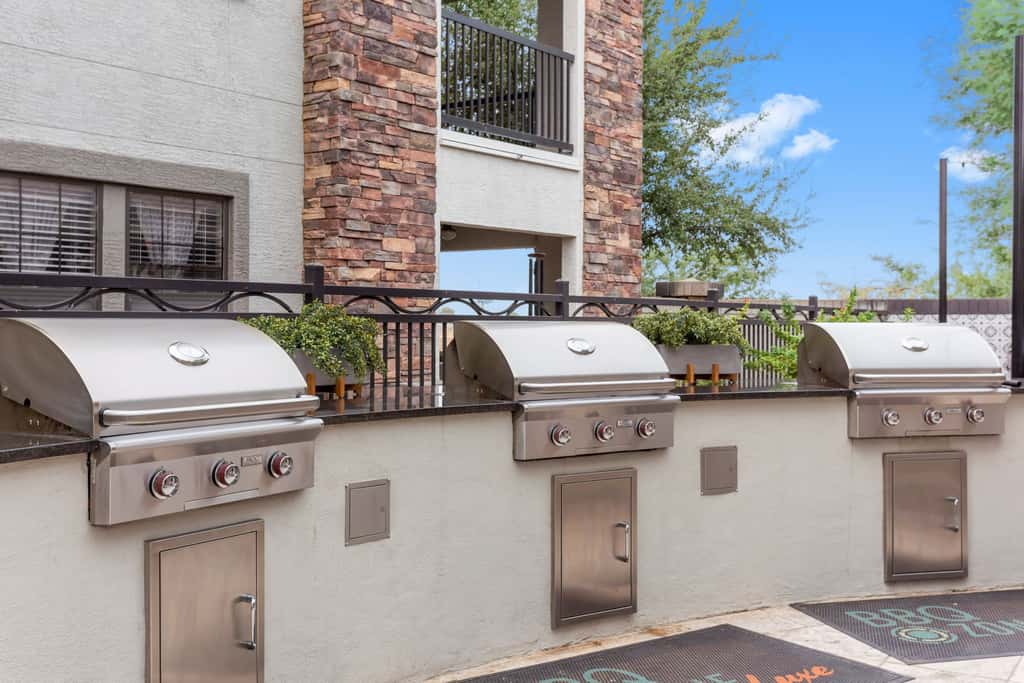 2BR CozySuites Glendale by the stadium with pool!