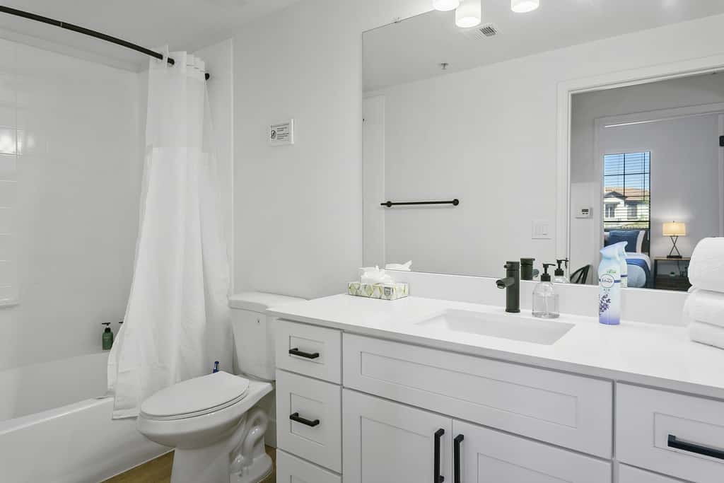 2BR CozySuites Glendale by the stadium with pool!