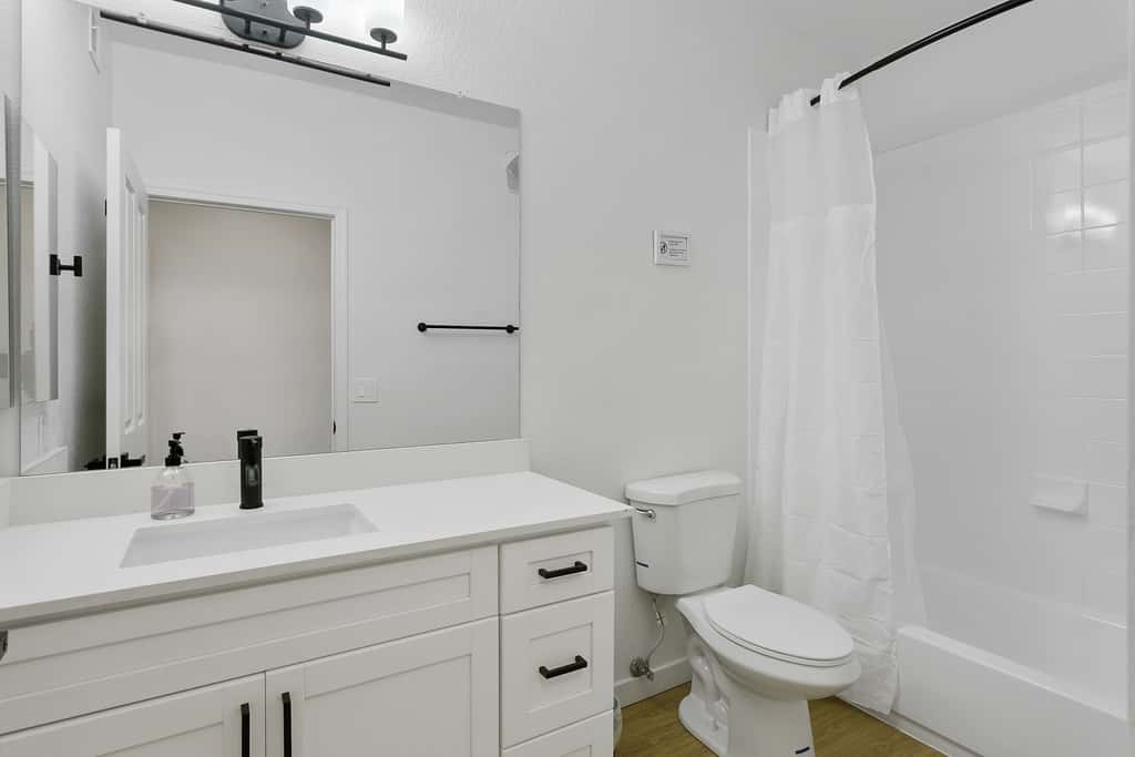 2BR CozySuites Glendale by the stadium with pool!