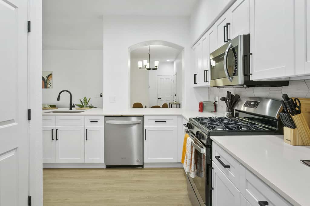 2BR CozySuites Glendale by the stadium with pool!