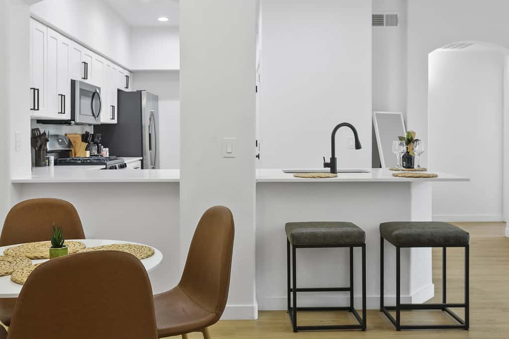 2BR CozySuites Glendale by the stadium with pool!