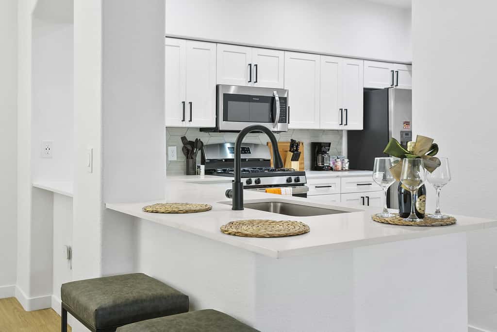 2BR CozySuites Glendale by the stadium with pool!