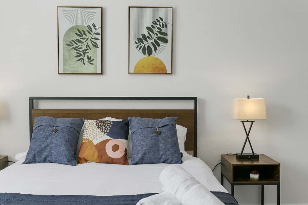 2BR CozySuites Glendale by the stadium with pool!