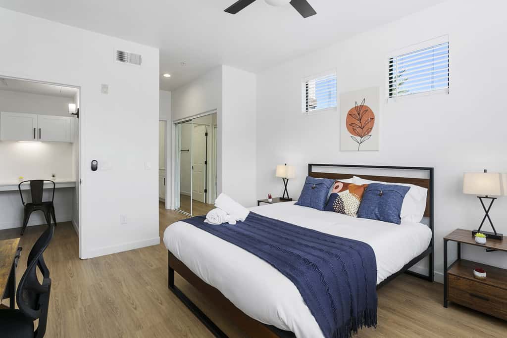 2BR CozySuites Glendale by the stadium with pool!