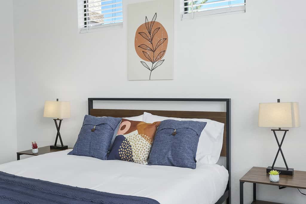 2BR CozySuites Glendale by the stadium with pool!