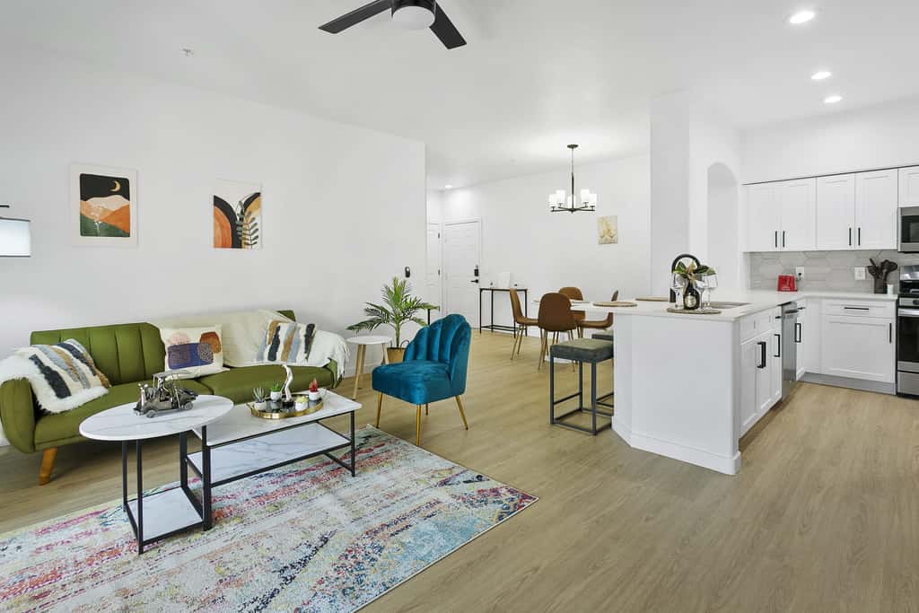 2BR CozySuites Glendale by the stadium with pool!