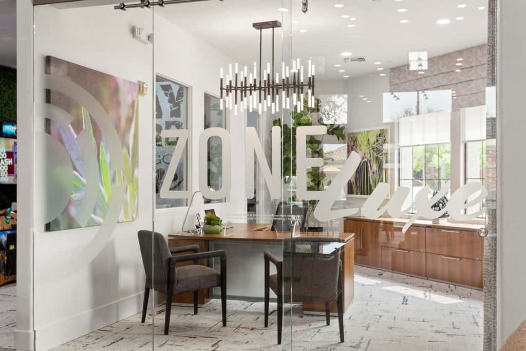 Modern 2BR CozySuites Glendale by stadium w/ pool!