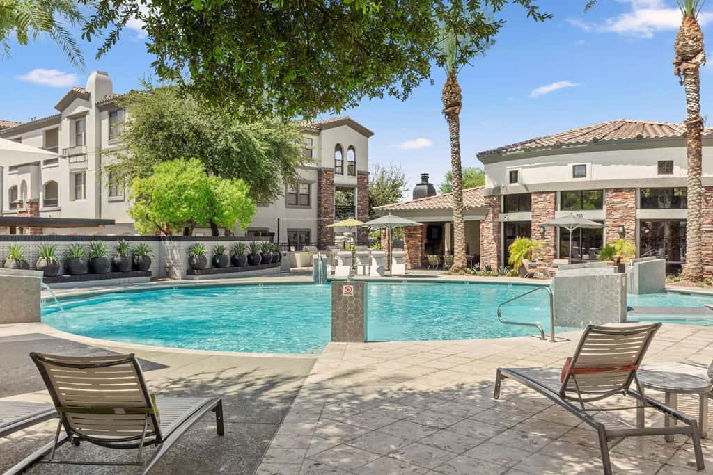 Modern 2BR CozySuites Glendale by stadium w/ pool!