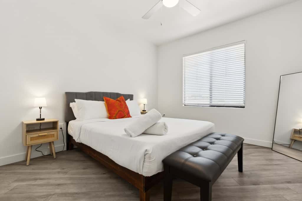 Modern 2BR CozySuites Glendale by stadium w/ pool!