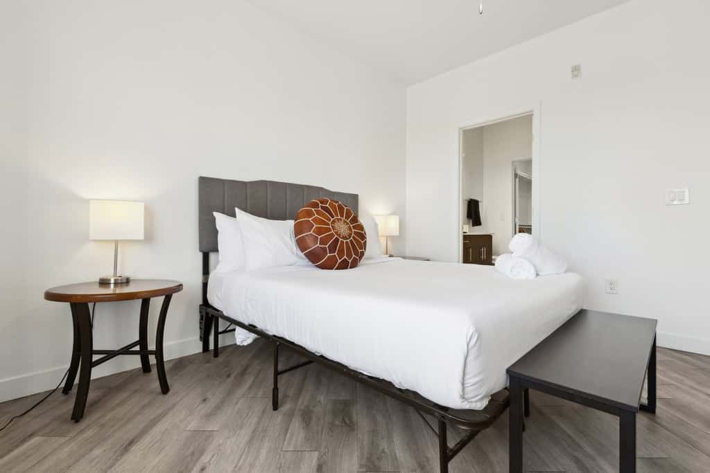 Modern 2BR CozySuites Glendale by stadium w/ pool!