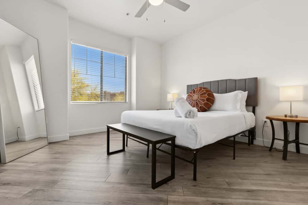 Modern 2BR CozySuites Glendale by stadium w/ pool!