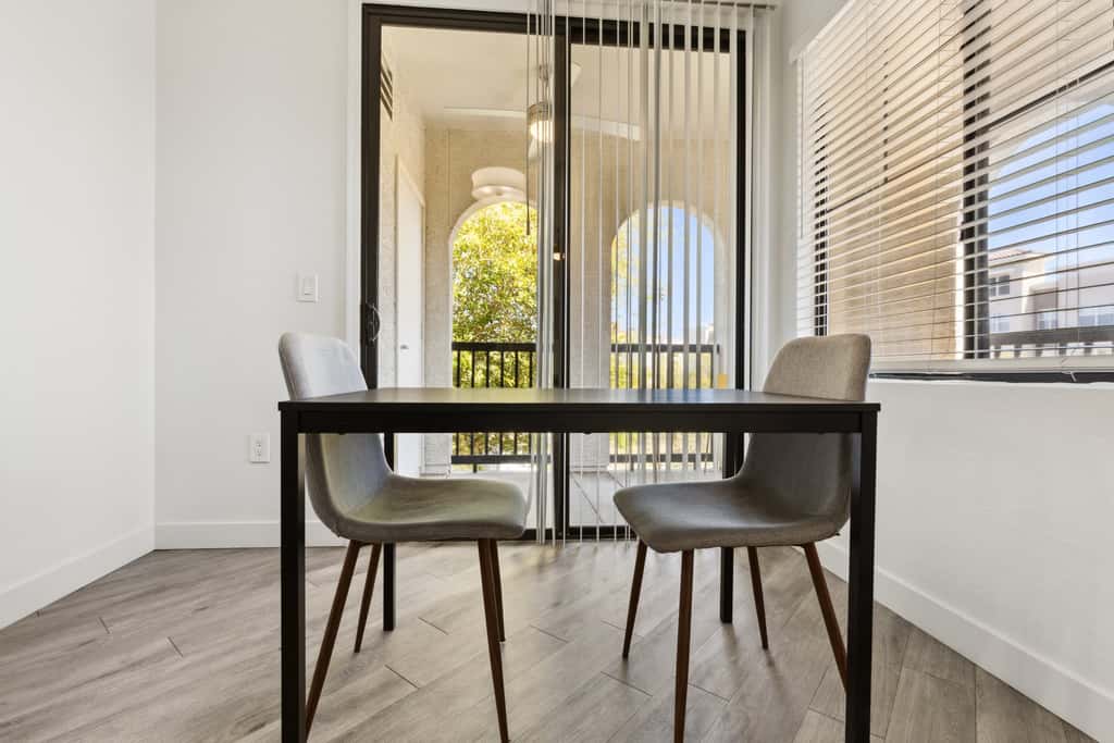 Modern 2BR CozySuites Glendale by stadium w/ pool!