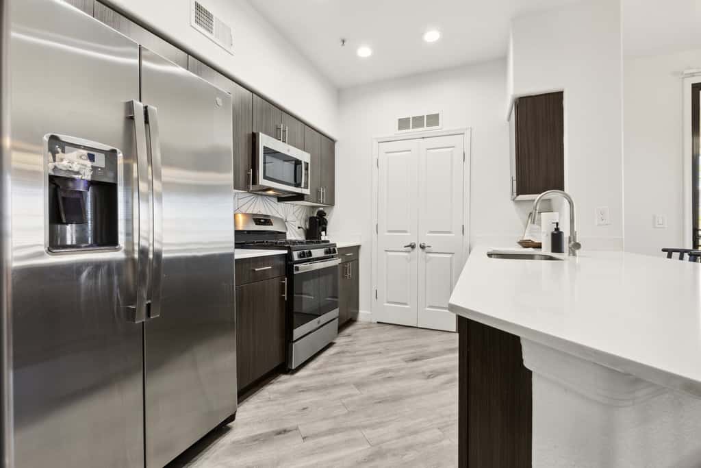 Modern 2BR CozySuites Glendale by stadium w/ pool!