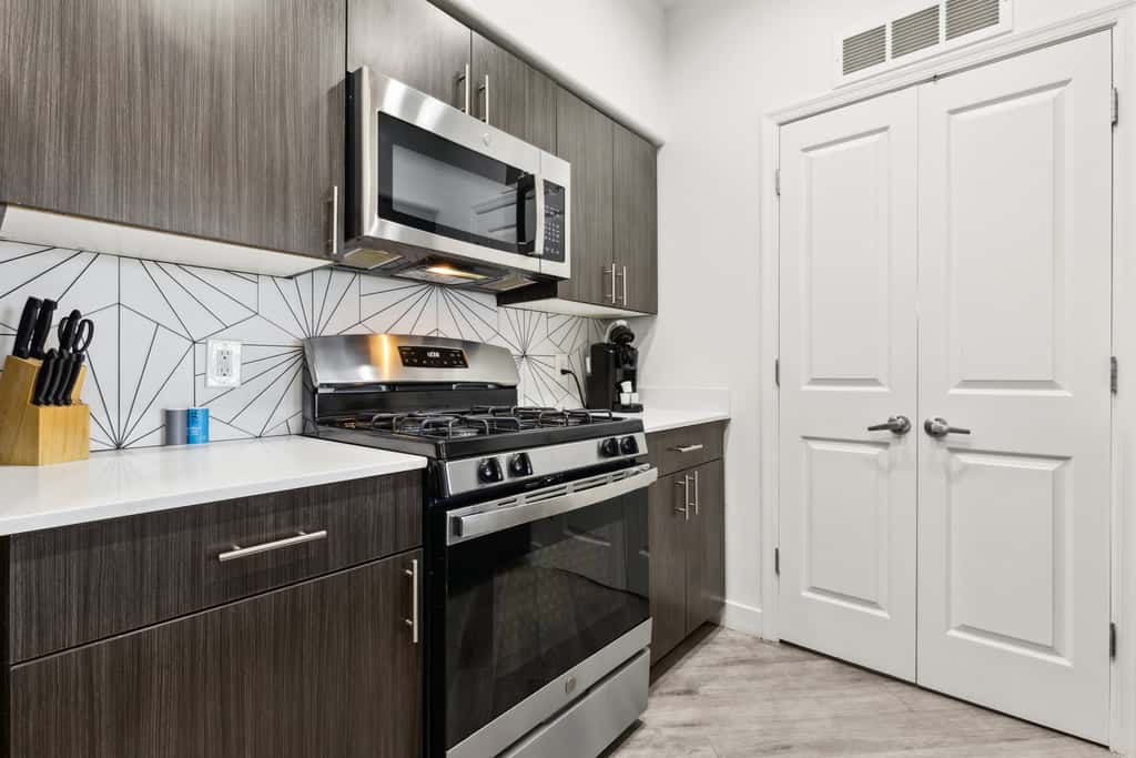 Modern 2BR CozySuites Glendale by stadium w/ pool!