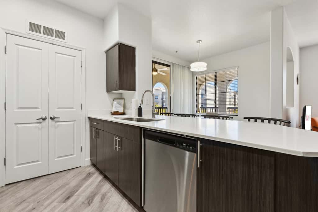 Modern 2BR CozySuites Glendale by stadium w/ pool!