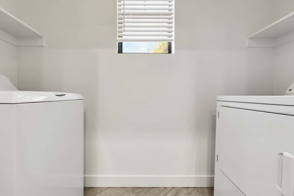 Modern 2BR CozySuites Glendale by stadium w/ pool!